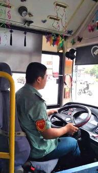 公交车爆料视频,揭秘城市交通一线的温馨瞬间  第3张